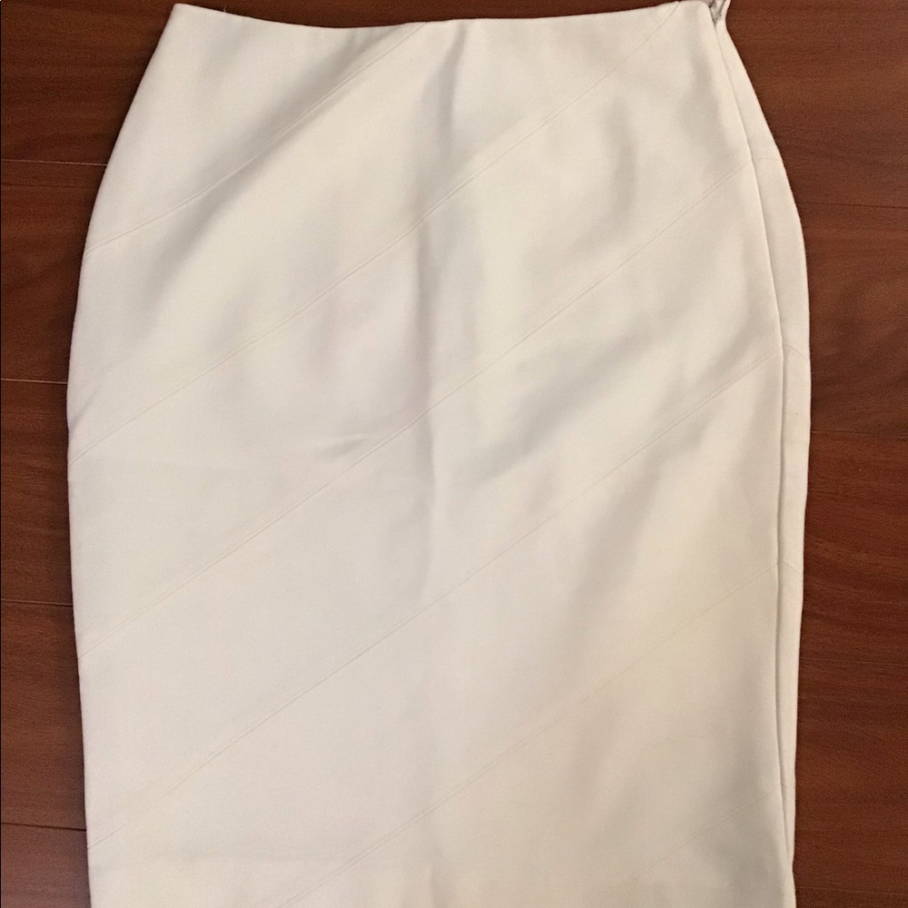 White House Black Market white pencil skirt - sz 2